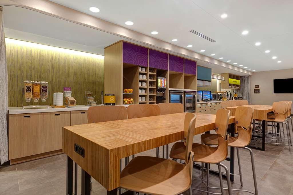 Home2 By Hilton Allentown Airport Hotel 3*