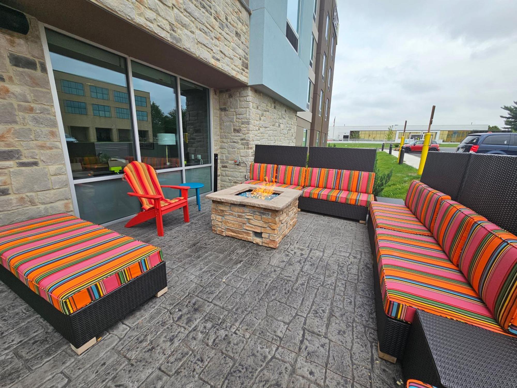 Hotel Home2 By Hilton Allentown Airport 3*